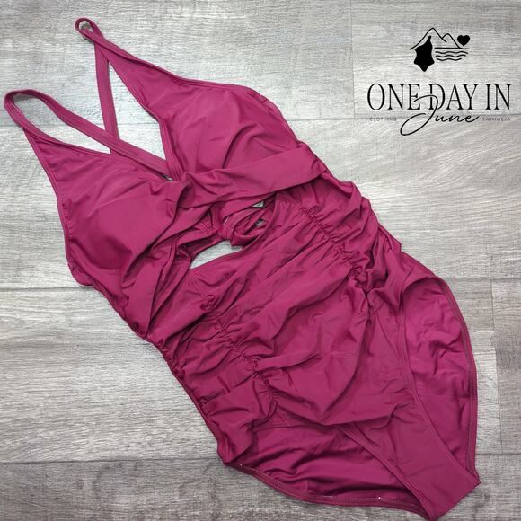 Blooming Jelly Ruched Cutout One Piece Swimsuit Size M - Picture 3 of 7